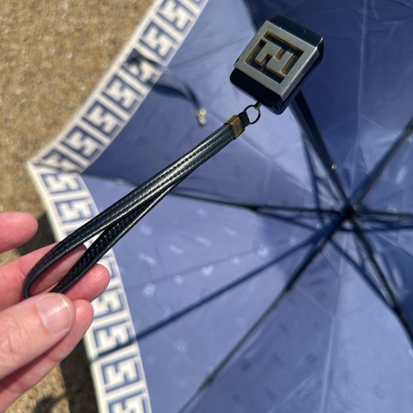 Rare Fendi Zucca umbrella with case - beautiful details! - Picture 12 of 16